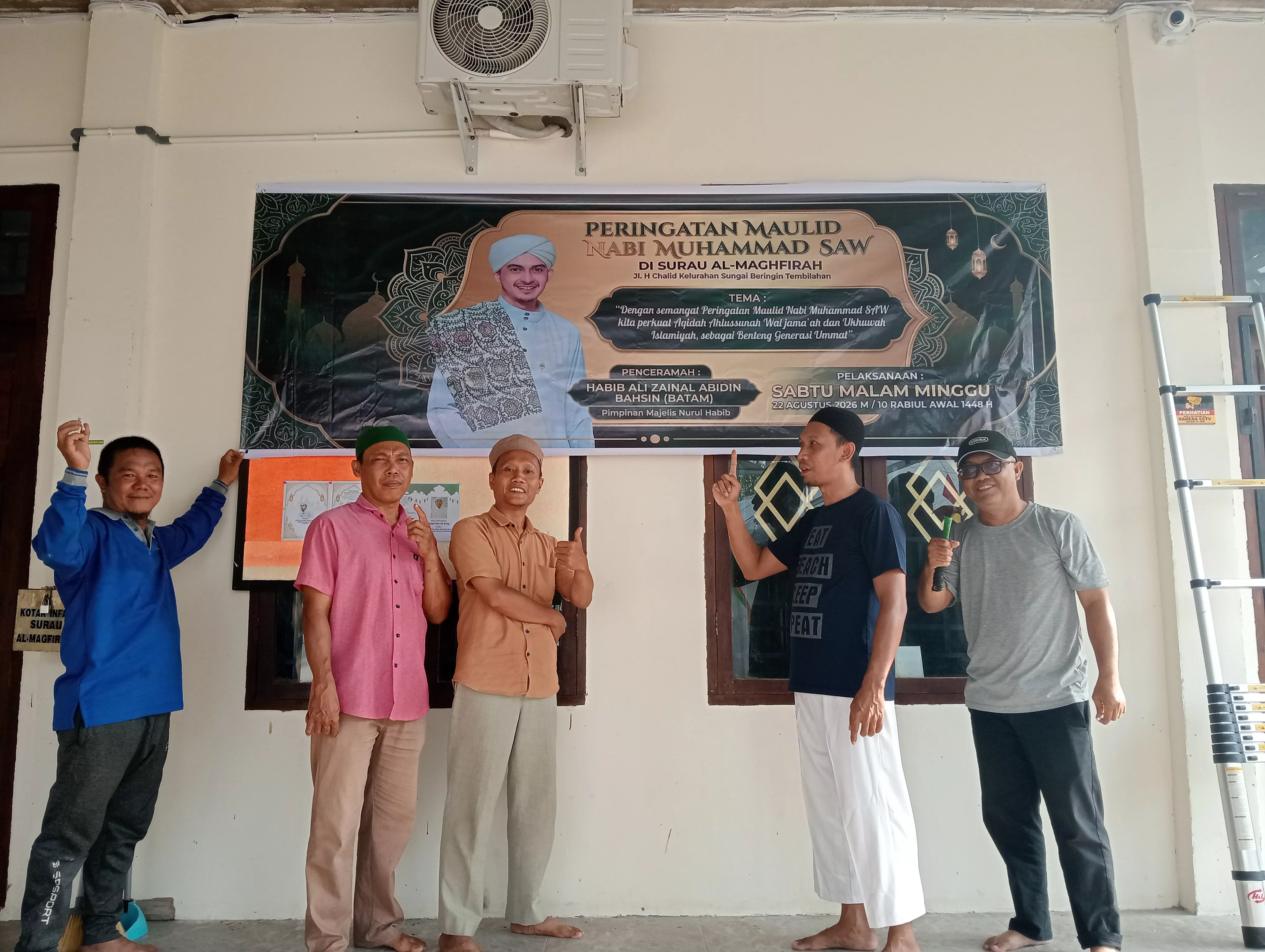 Sambut Maulid Nabi Muhammad SAW, Panitia dan Warga Gelar Gotong Royong di Surau Al-Maghfirah