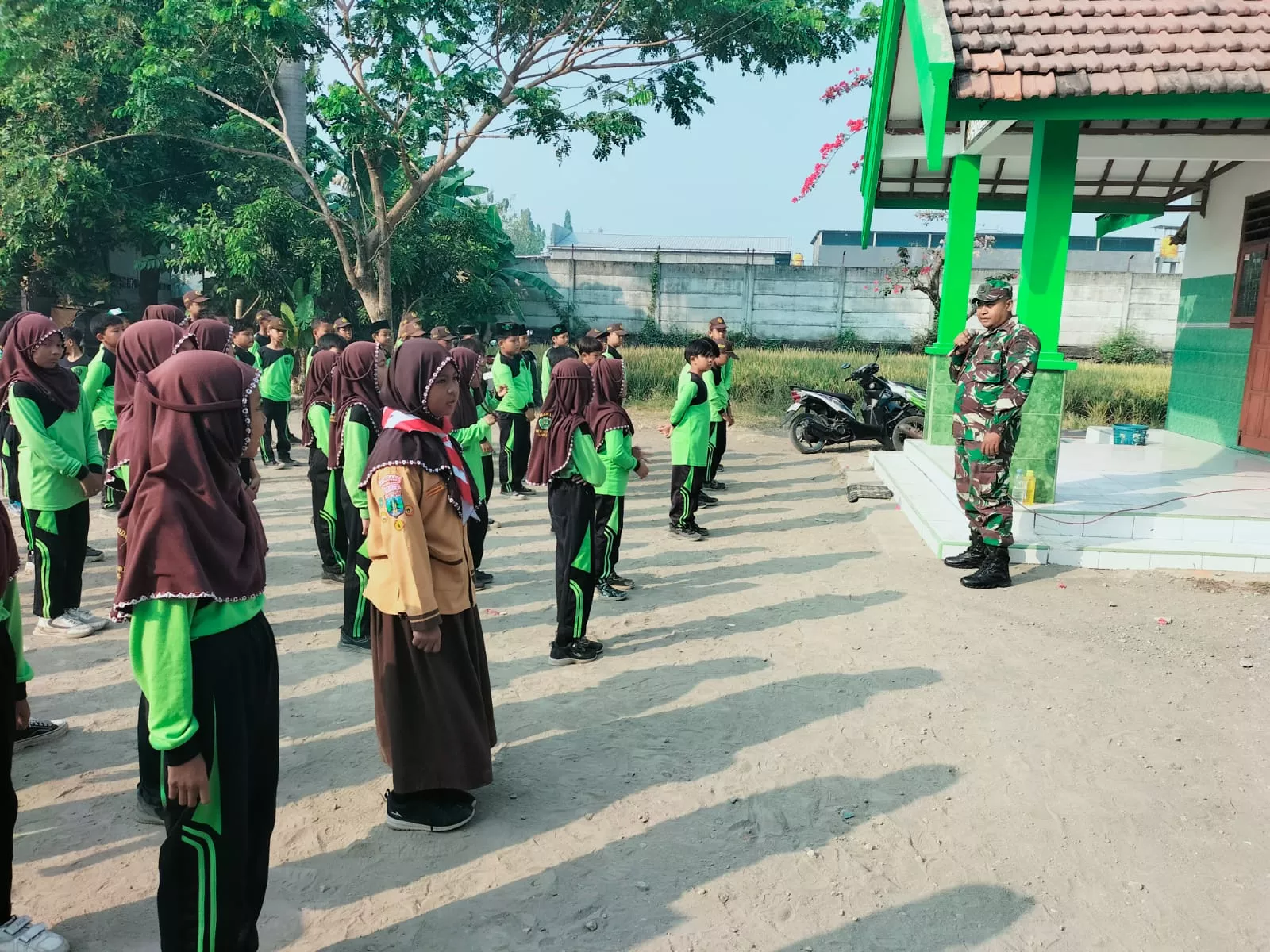 Peltu Deni Widodo Beri Pembekalan Bagi Pelajar MI Perwanida Mojowarno
