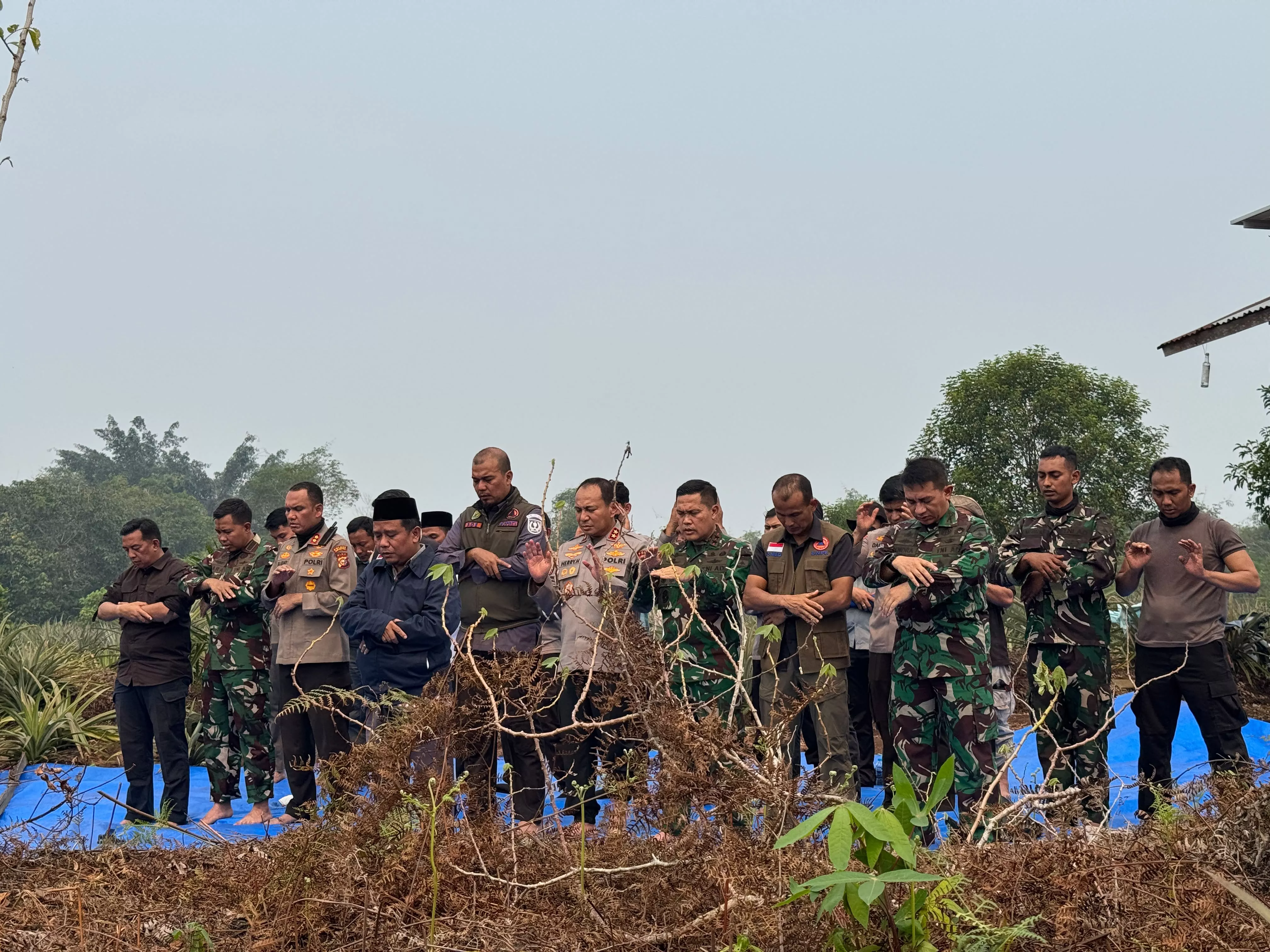 Kapolda Riau dan Pangdam XIX Salat Istisqo di Lokasi Karhutla Inhu