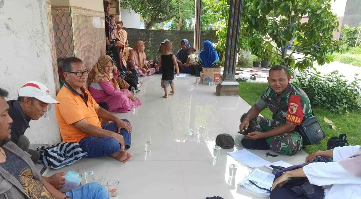 Babinsa Koramil Jogoroto Komsos dengan Warga Desa Mayangan