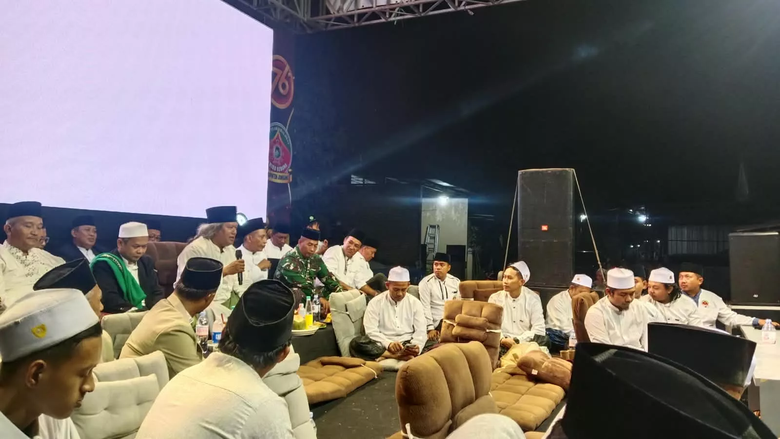 Babinsa Koramil Diwek Hadiri Maulid Nabi di Desa Ceweng