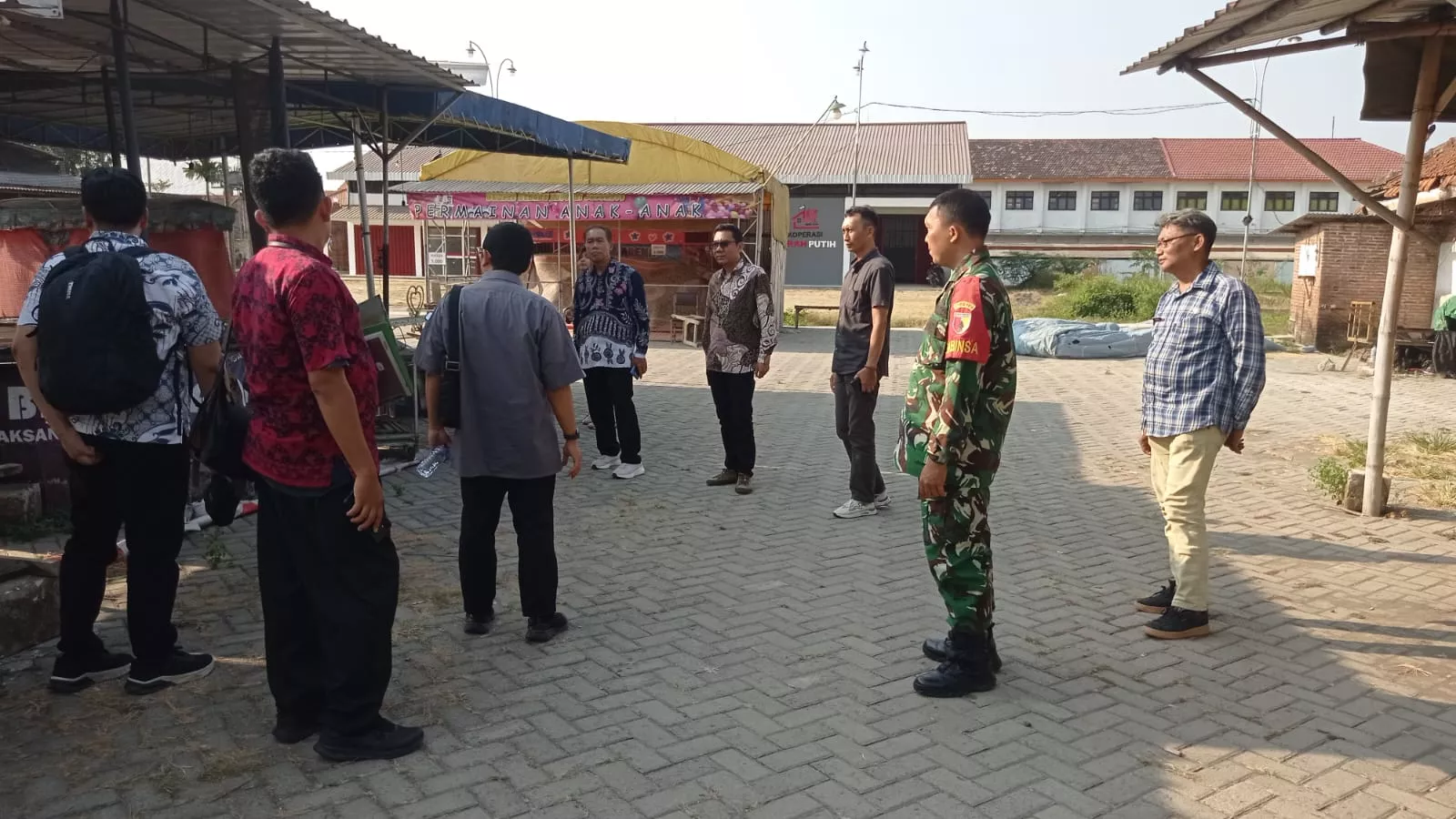 Babinsa Jogoroto Intensifkan Komunikasi Sosial dengan Warga