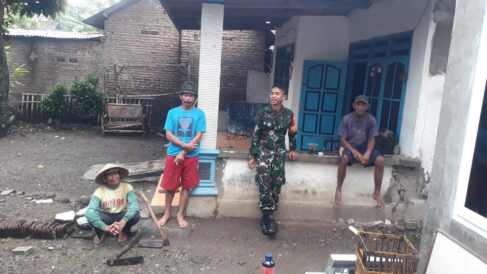Babinsa Koramil Bareng Komsos dengan Tokoh Masyarakat Kebondalem