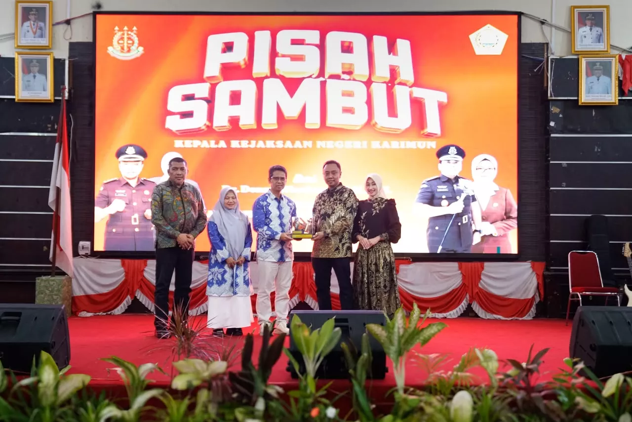 Suasana Hangat Dan Haru, Pemkab Karimun Lepas Dr.Denny Wicaksono Dan Sambut Kajari Baru.