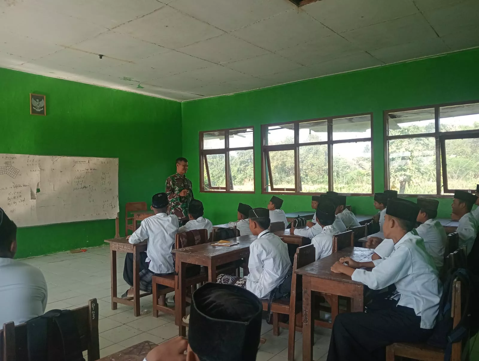 Satgas TMMD ke-130 Kodim Jombang Beri Materi Wawasan Kebangsaan kepada Pelajar