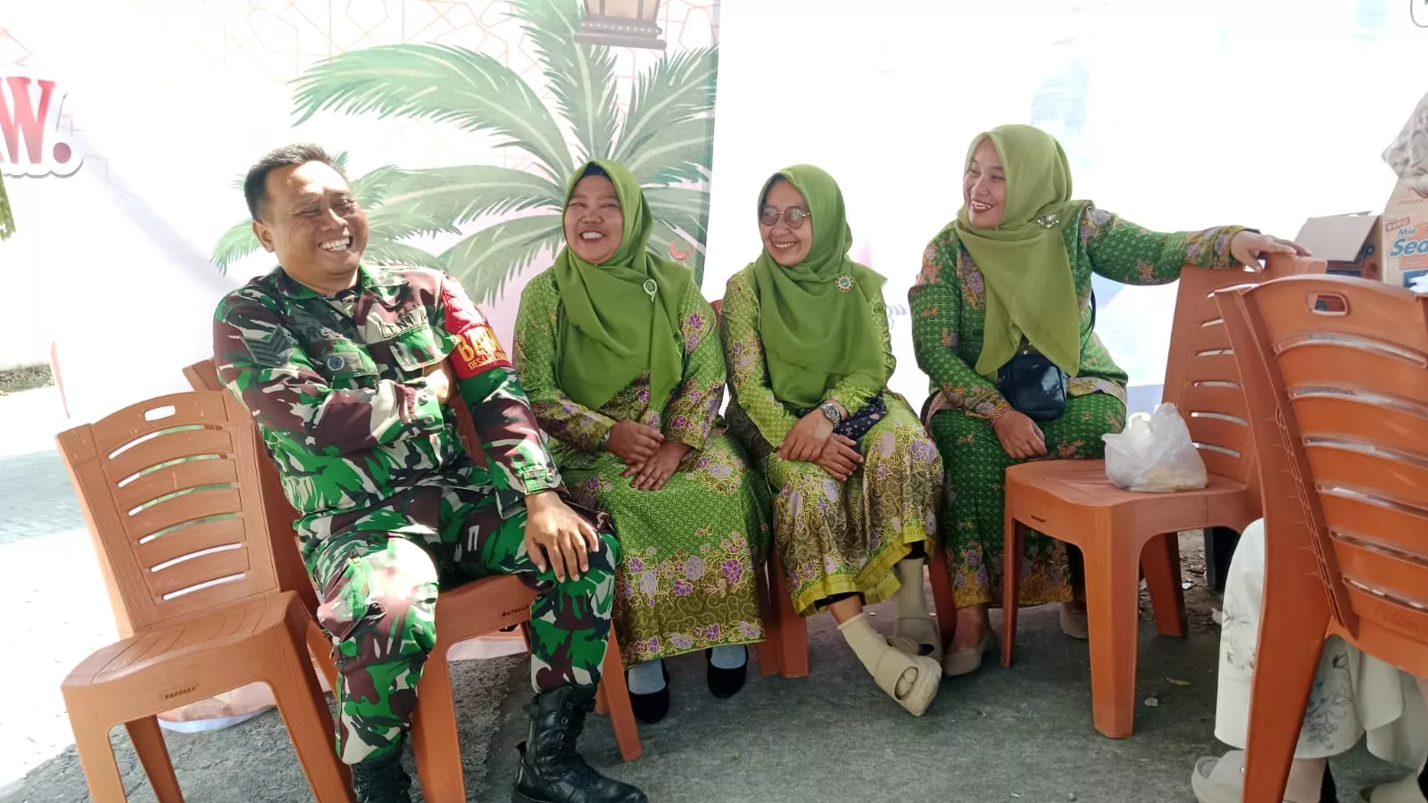 Babinsa Gudo Intensifkan Komsos di Desa Plumbongambang