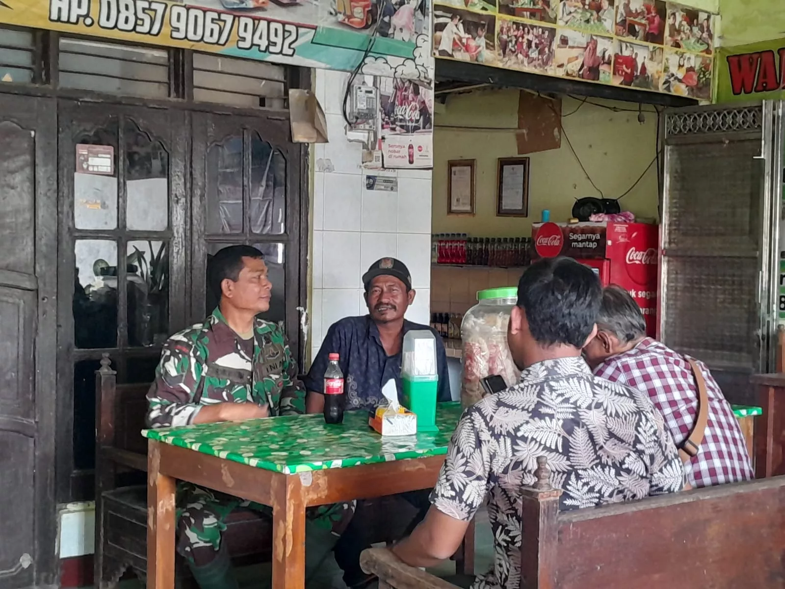 Babinsa Koramil Jogoroto Intensifkan Komsos dengan Warga Jombang
