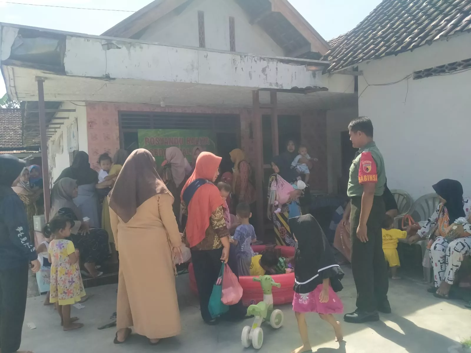 Babinsa Jogoroto Dampingi Posyandu Balita di Desa Sukosari