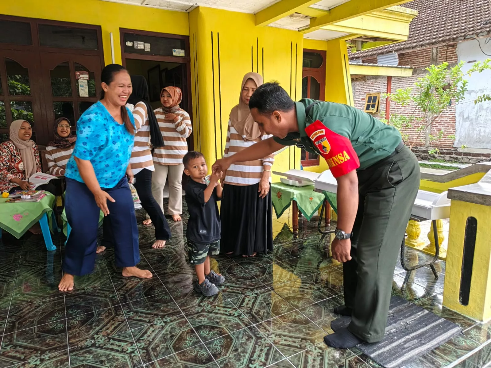 Babinsa Koramil Kudu Hadiri Posyandu Balita di Ketapangkuning Jombang