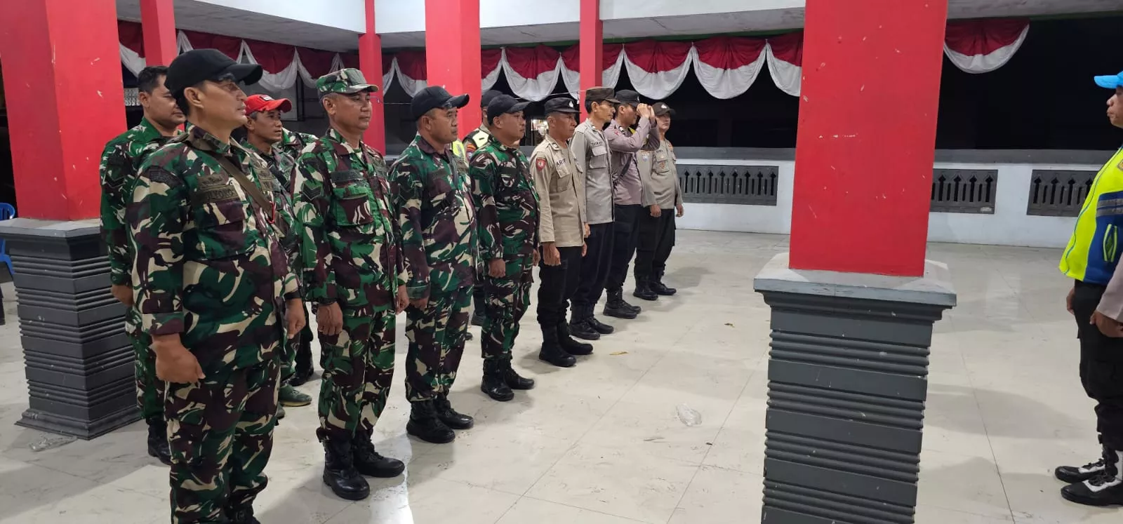 Sertu Aris Cek Kesiapan Pengamanan Hiburan Sound Horeg di Balai Desa Badung