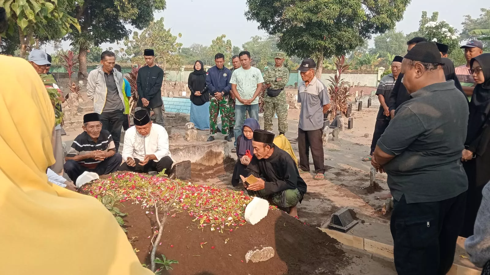 Anggota Koramil Tembelang Sambangi Kediaman Danramil