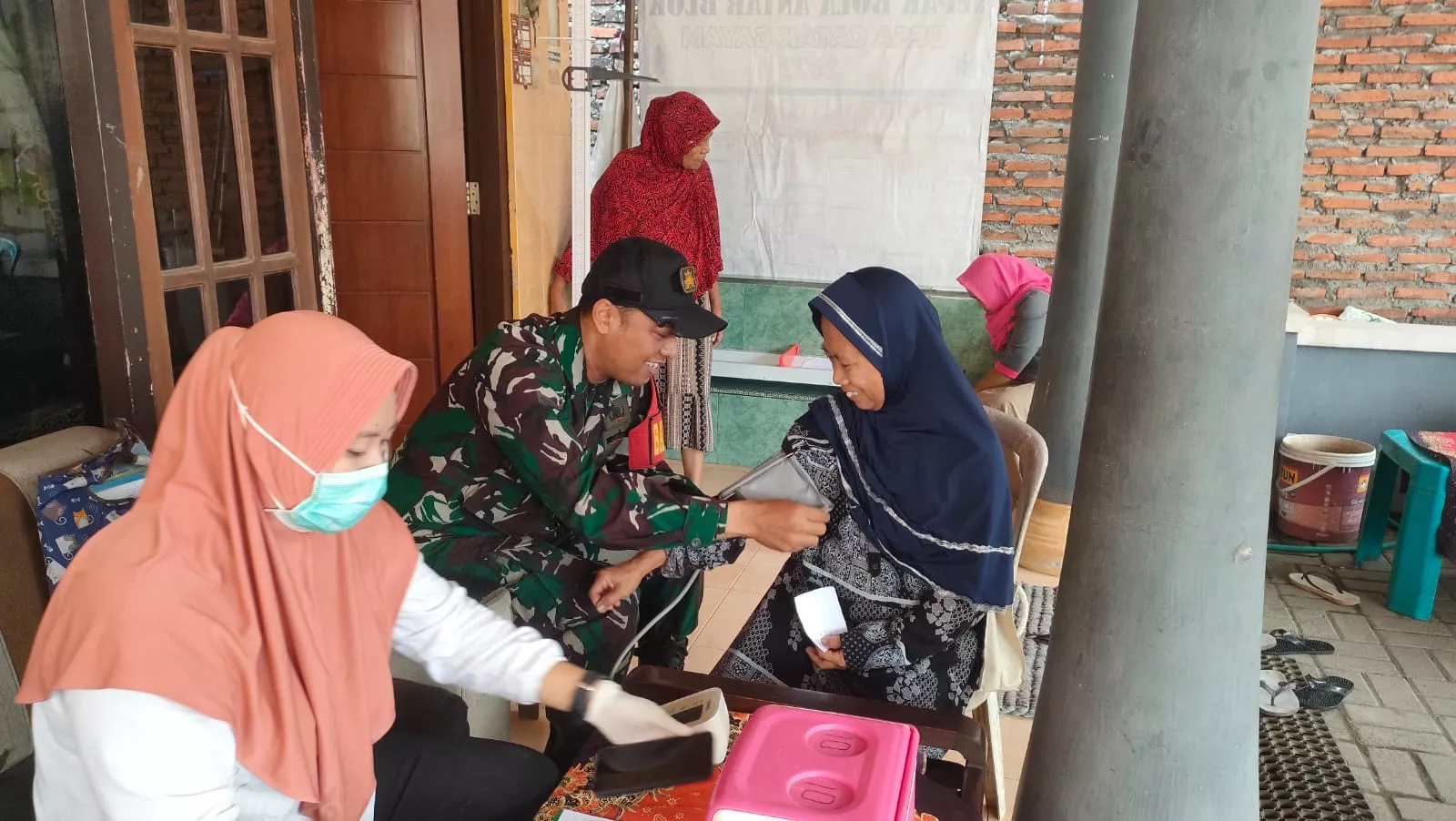 Serda Agus Bersinergi dengan Nakes Wujudkan Lansia Sehat di Desa Catakgayam