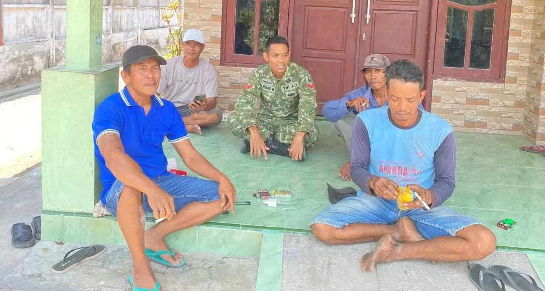 Satgas TMMD ke-130 Jombang Jalin Komsos dengan Warga Desa Klitih