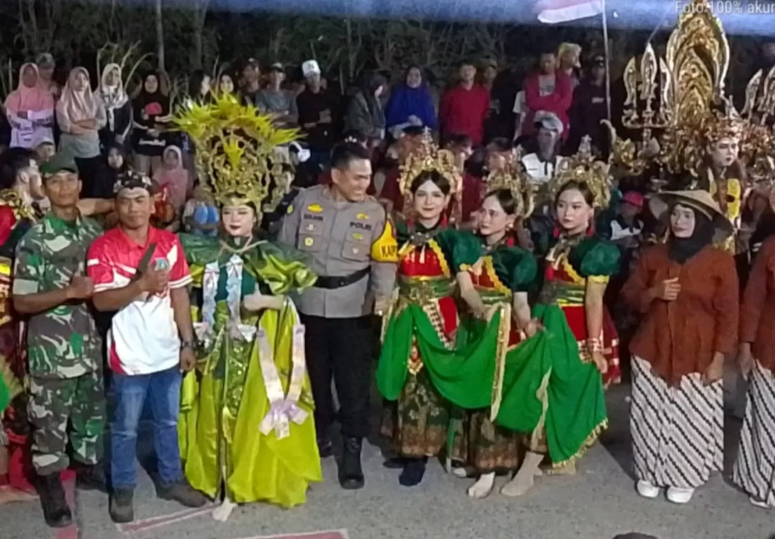 Babinsa Koramil Plandaan Bersama Polsek Amankan Karnaval Budaya 