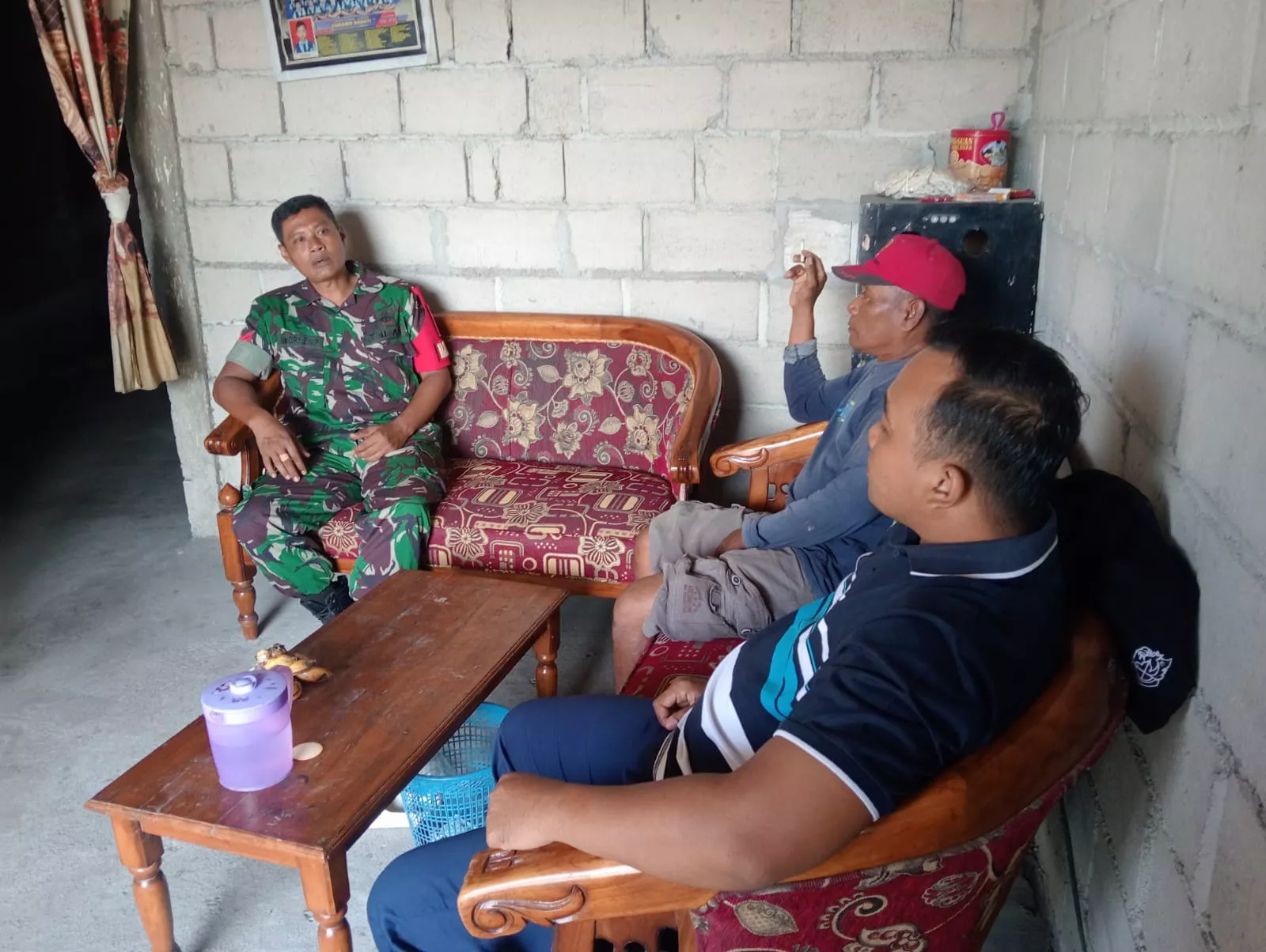 Babinsa Koramil Kudu Gelar Komsos dengan Warga Kepuhrejo
