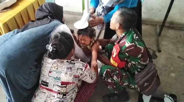 Babinsa Mojowarno Hadiri Posyandu Balita di Desa Selorejo