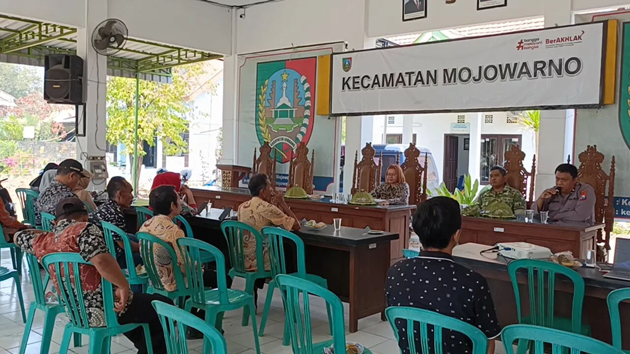 Babinsa Mojowarno Beri Materi Wawasan Kebangsaan ke Warga