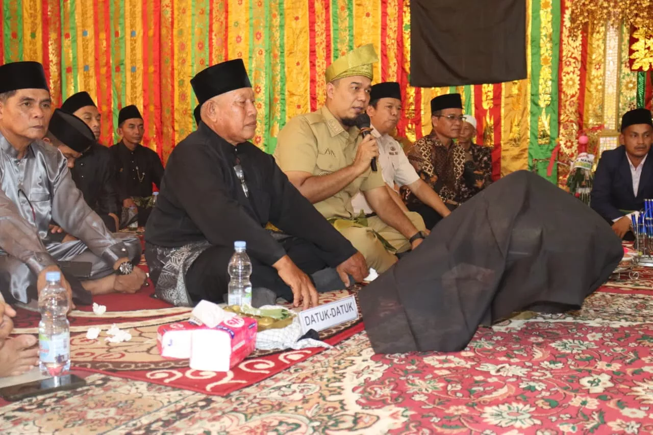 Festival Budaya Batang Peranap Meriahkan HUT ke-22, Bupati Inhu Komitmen Lestarikan Adat