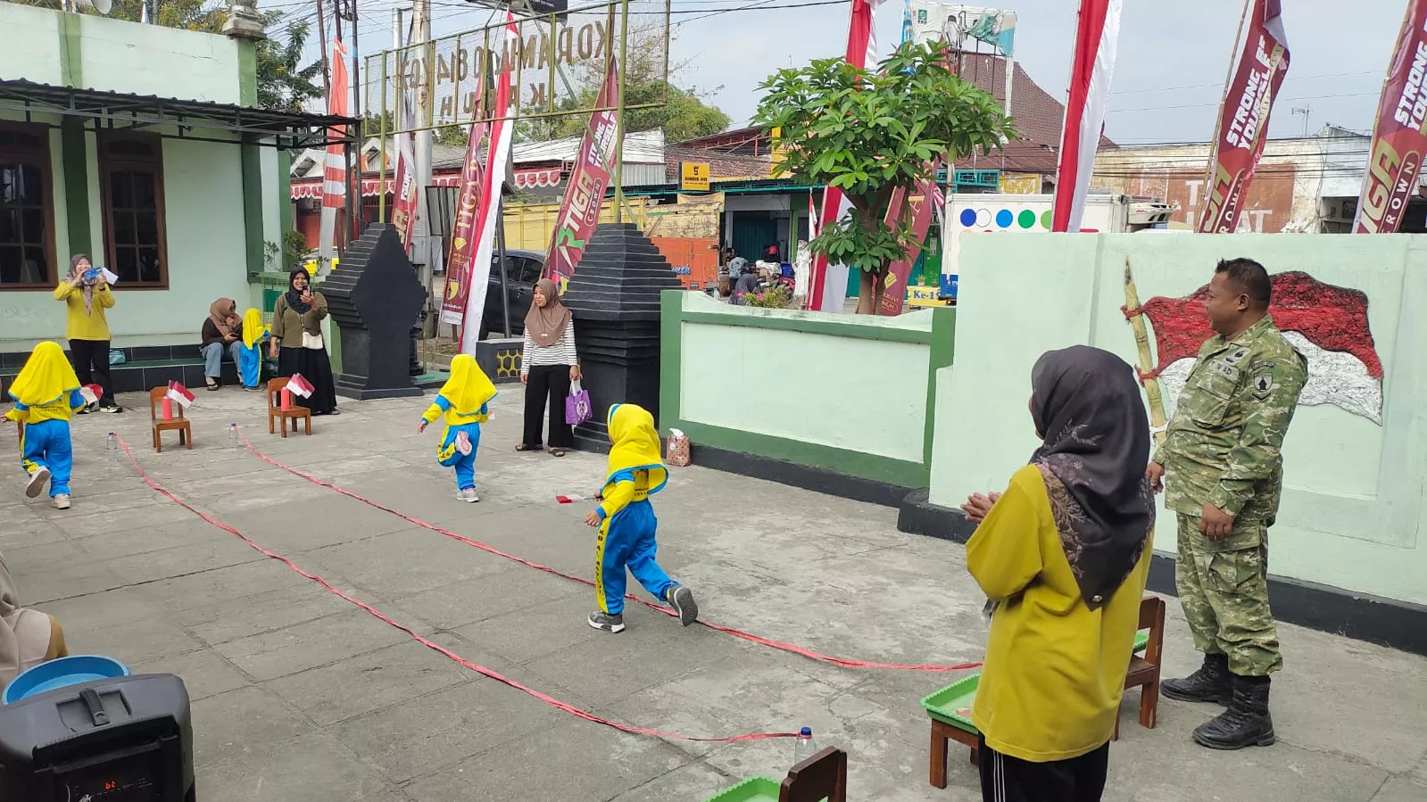 Lomba Anak PAUD Al-Madinah Digelar di Halaman Koramil Kabuh