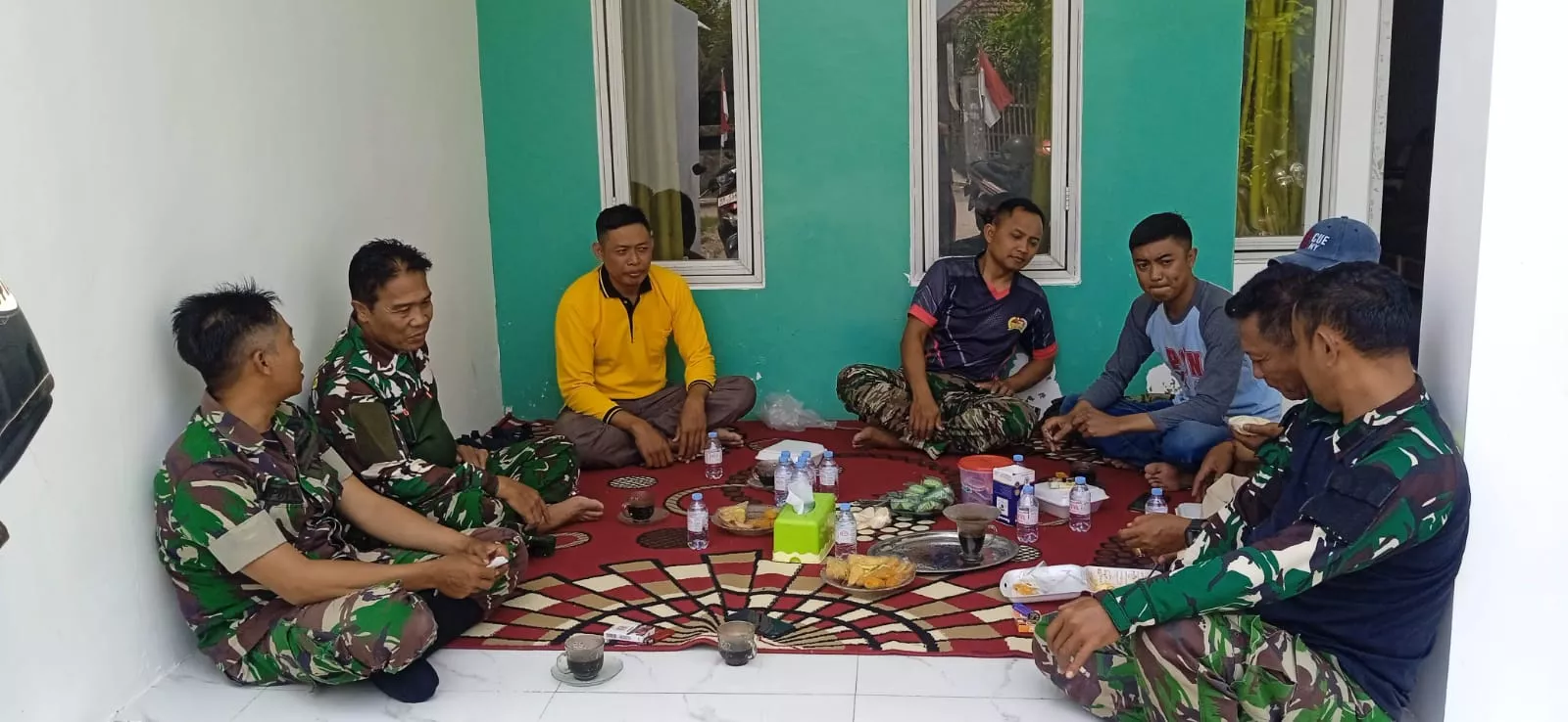 Batuud Koramil Megaluh Kunjungi Warga untuk Pererat Silaturahmi