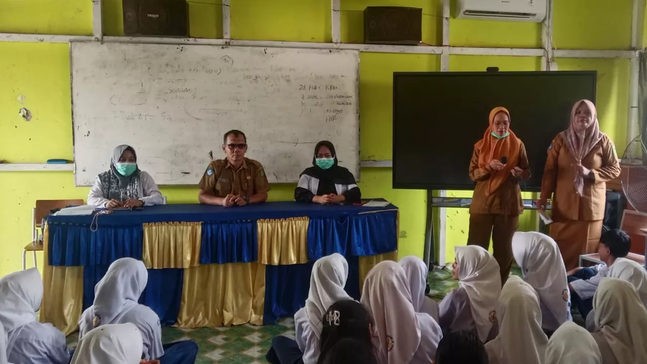 SMPN 1 Tanah Merah Terima Kunjungan UPTD Puskesmas, Siswa Dapat Edukasi dan Pemeriksaan Kesehatan 