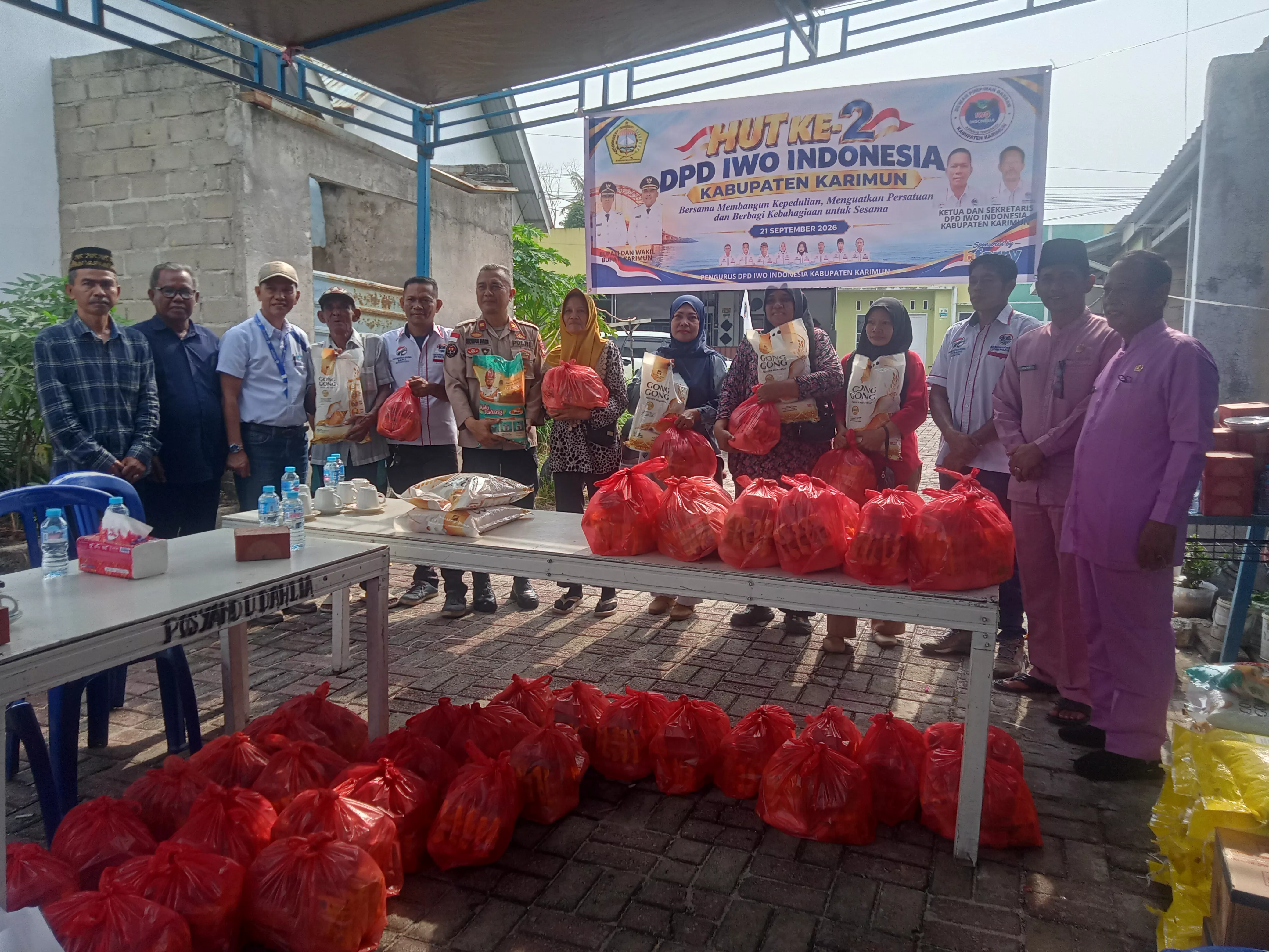 Hut Ke -2  DPD IWOI Karimun, Bagikan 100 Paket Sembako  Ke Pada Janda,Lansia Dan Warga Yang Kurang Mampu . 
