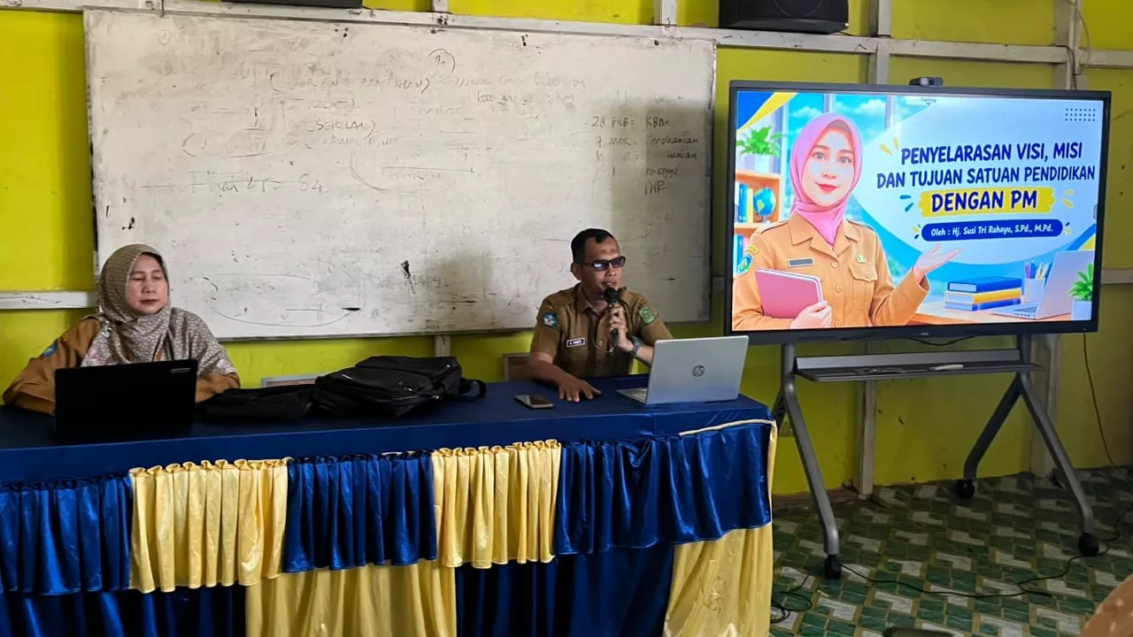 SMPN 1 Tanah Merah Selaraskan Visi Misi Berbasis Deep Learning