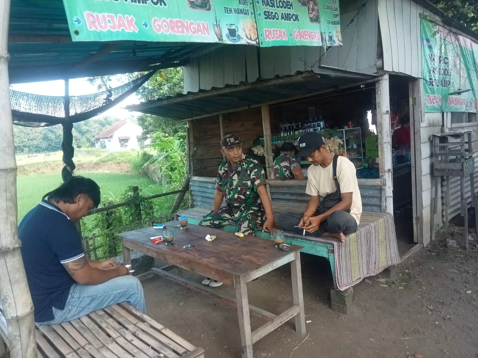 Babinsa Kopka Zoni Perkuat Kemanunggalan