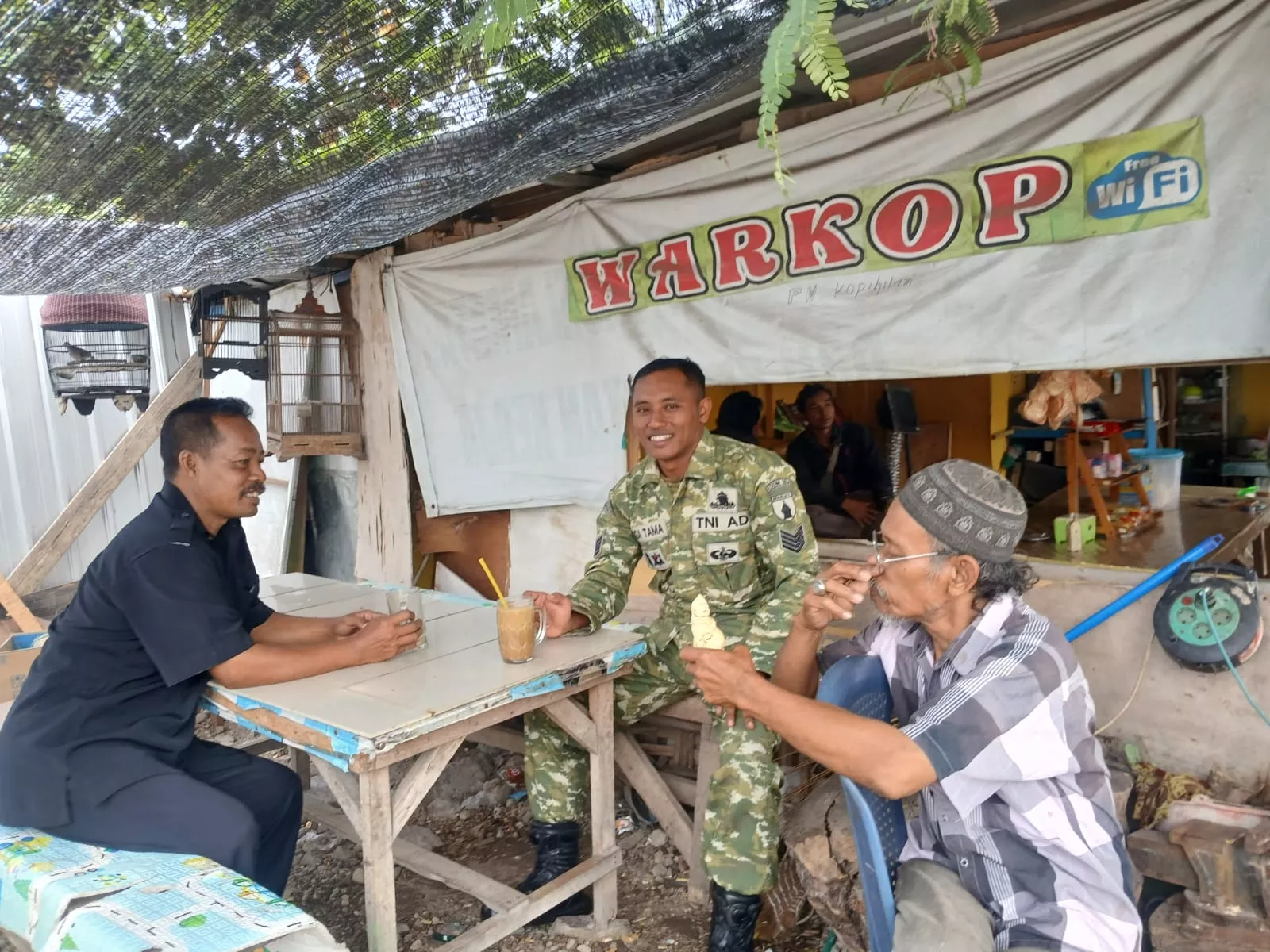 Serma Angga Tama Lakukan Komsos dengan Warga di Lokasi TMMD ke-130 Jombang
