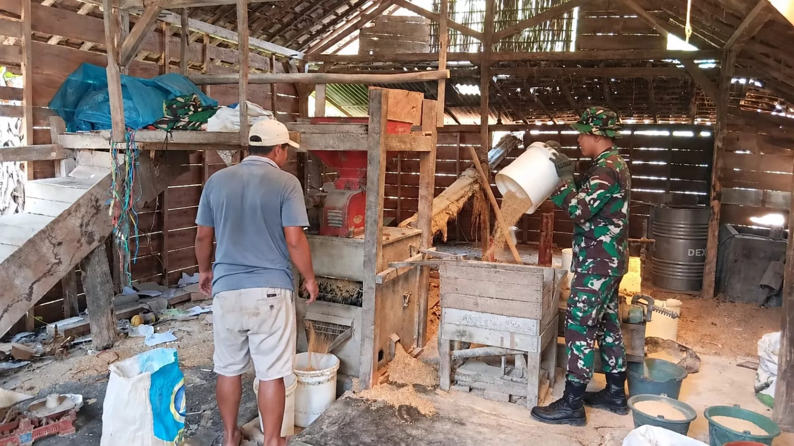 Satgas TMMD Bantu Penggilingan Padi Petani di Jombang
