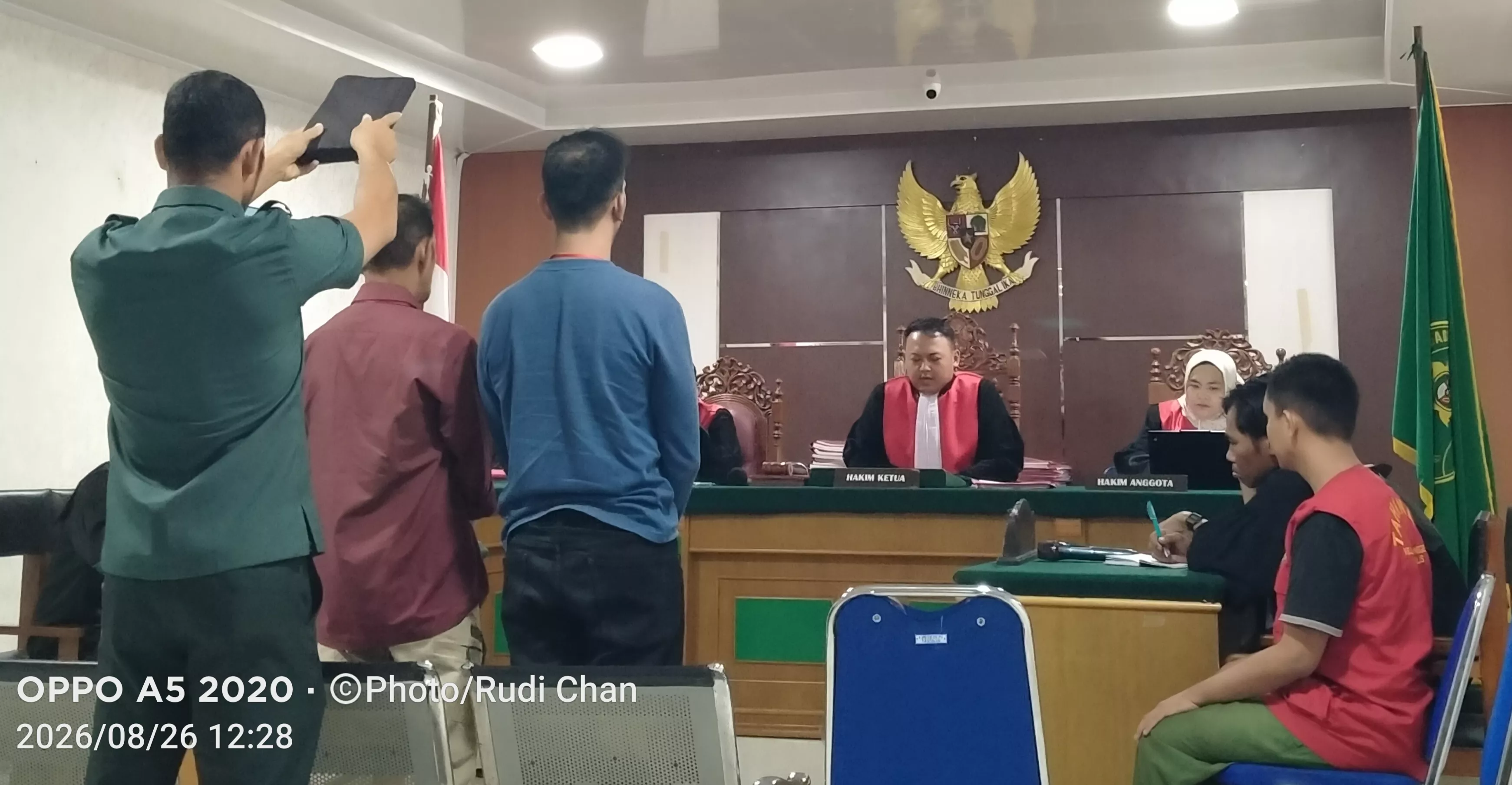 Sidang Dugaan Pengeroyokan, Rekaman CCTV Ada Pria Berkaos Merah Ikut Memukul Korban