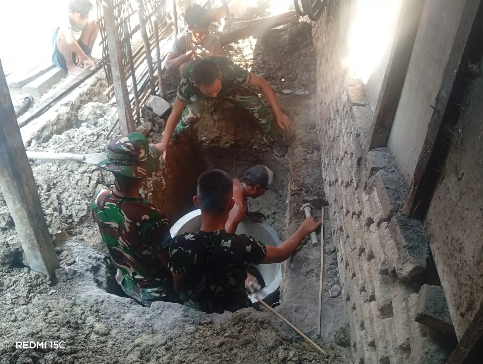 TMMD ke-130 Kodim Jombang Bangun MCK Layak di Desa Klitih