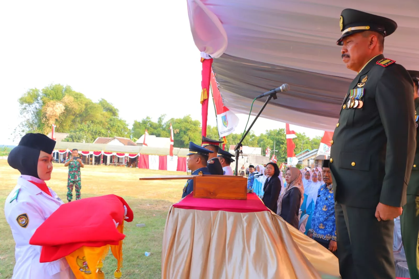 Danramil Kabuh Jadi Irup Upacara Penurunan Bendera