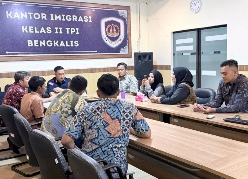 Imigrasi Bengkalis Izinkan WNI Berangkat ke Malaysia Setelah Konflik Keluarga Selesai