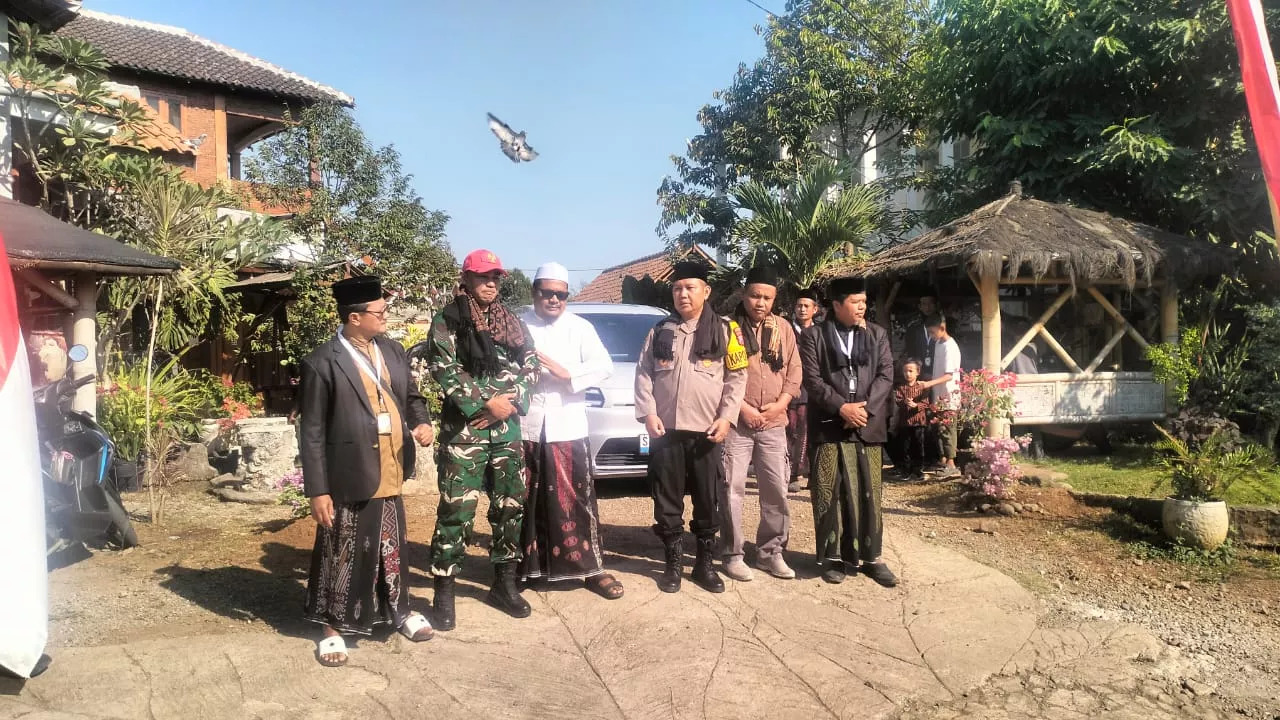 Babinsa Wonosalam Kawal Pawai Maulid Nabi di Desa Wonokerto