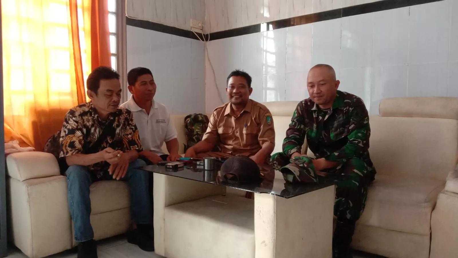 Babinsa Koramil Kudu Intensifkan Komunikasi Sosial di Desa Bendet