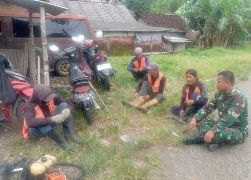 Babinsa Sertu Yuli Rianto Ciptakan Keakraban Melalui Komsos