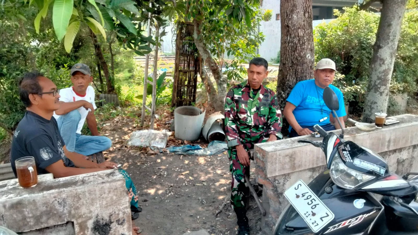 Sertu Suparman Komsos dengan Warga Ngudirejo