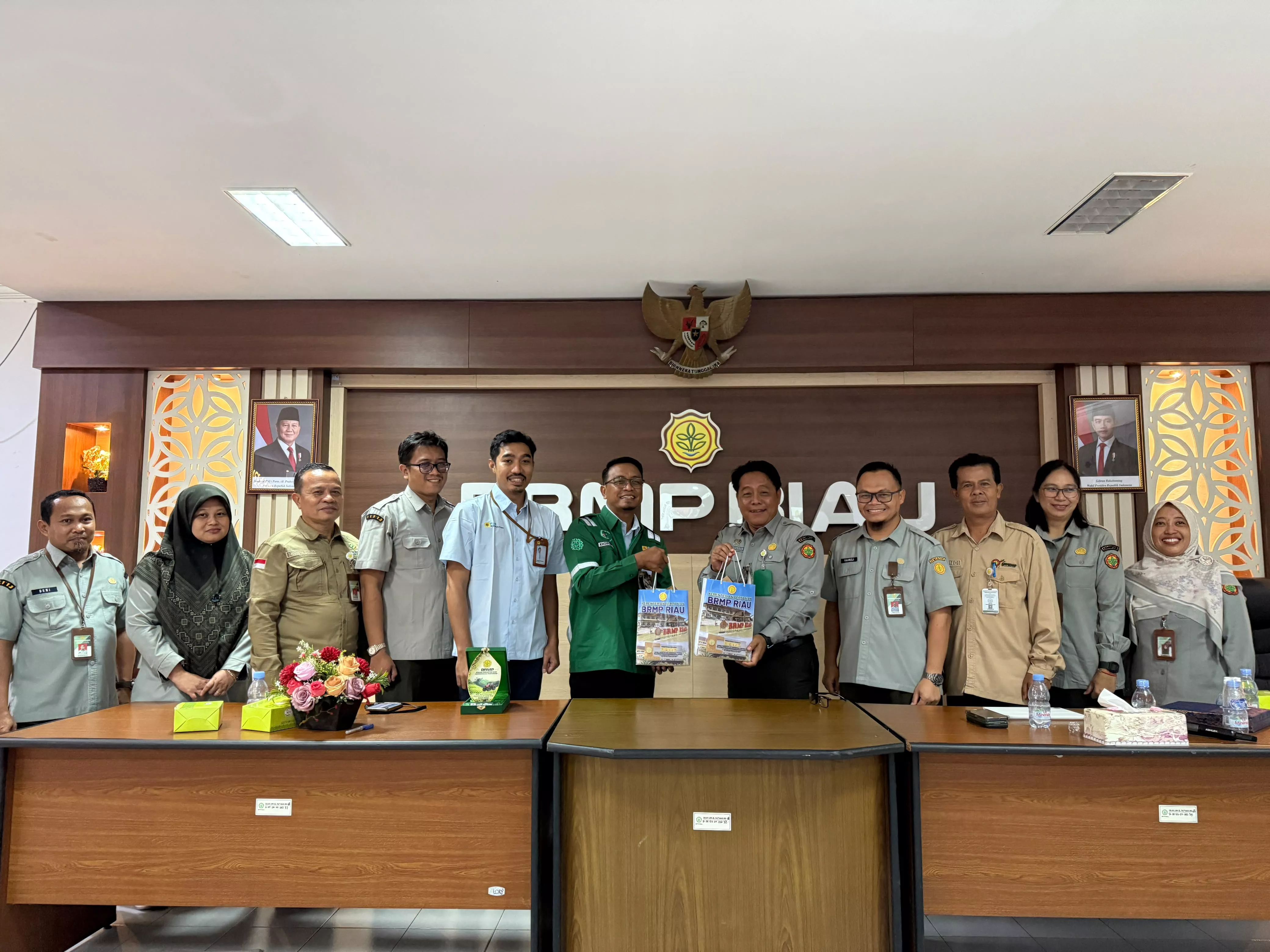 Hari Kesaktian Pancasila,PLN Nusantara Power Tenayan Bagikan 80 Sembako dan 56 Santunan Anak Yatim