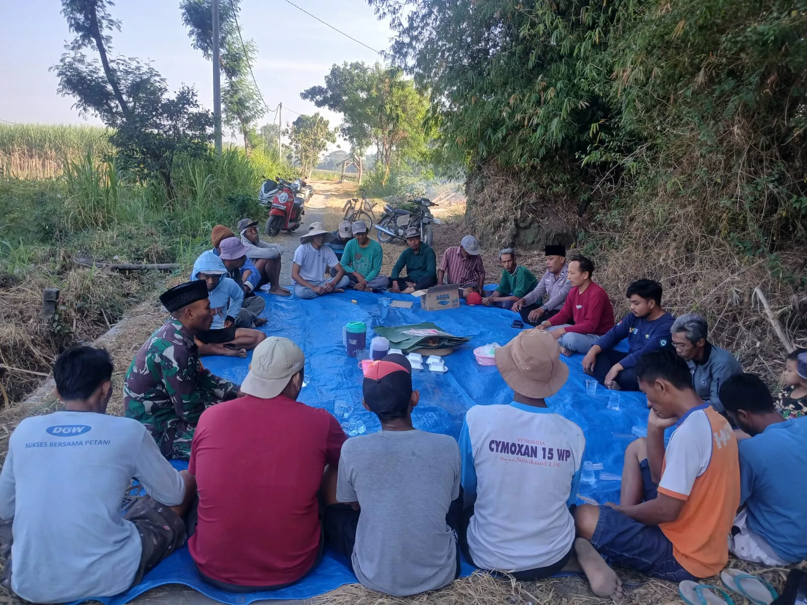 Babinsa Ngoro Hadiri Syukuran Pembukaan Irigasi Sawah di Gunukwatu