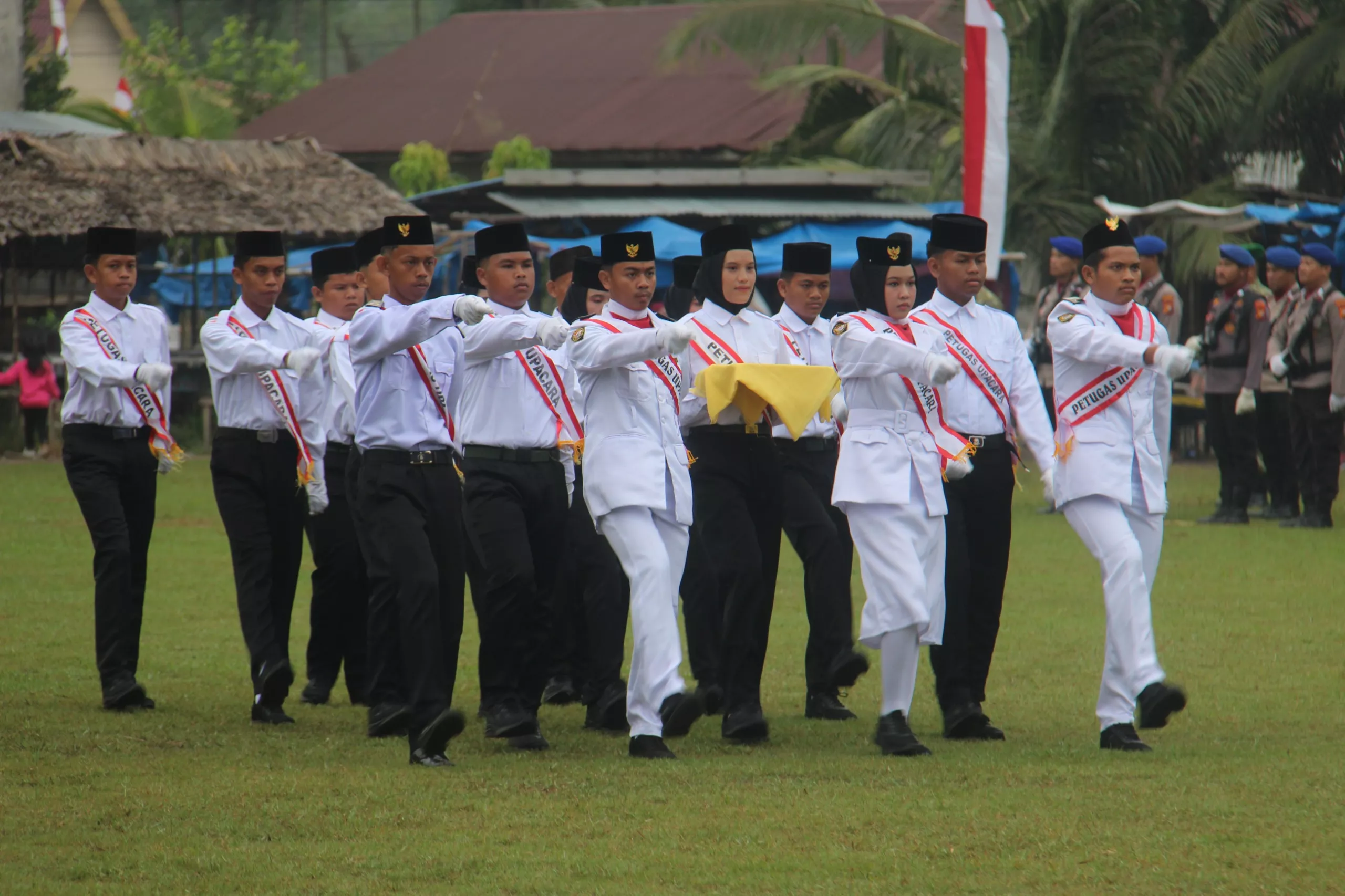 Wakapolres Inhil Pimpin Upacara HUT ke-81 RI di Batang Tuaka, Wujudkan Kehadiran Negara di Wilayah 3T