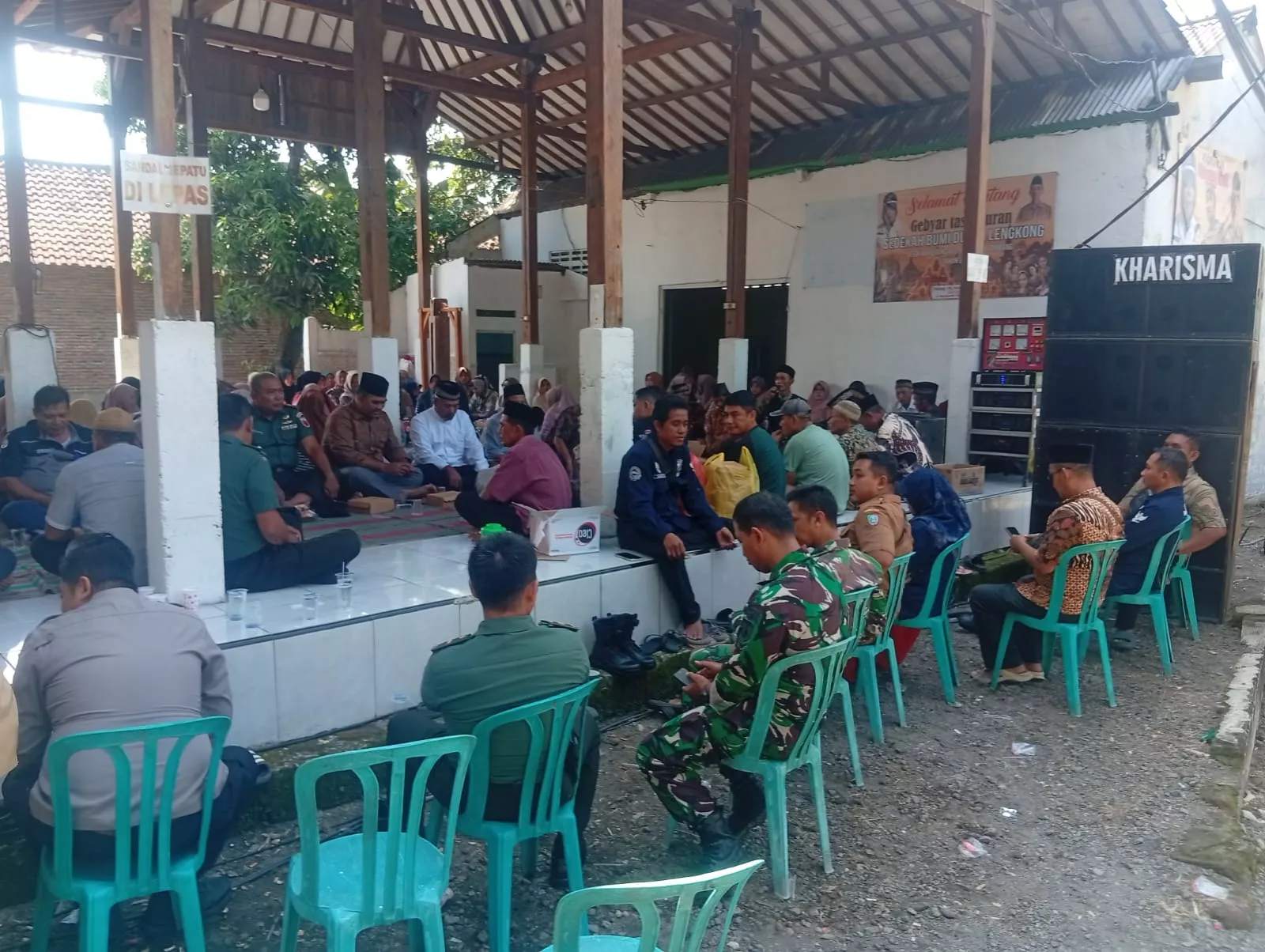 Babinsa Ploso Kawal Rapat Persiapan Sedekah Dusun Lengkong Jombang