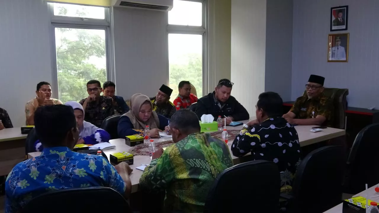 Kabel Fiber Optik Semrawut Ancam Tembilahan, Pemkab Inhil Siapkan Tim Gabungan Untuk Penertiban