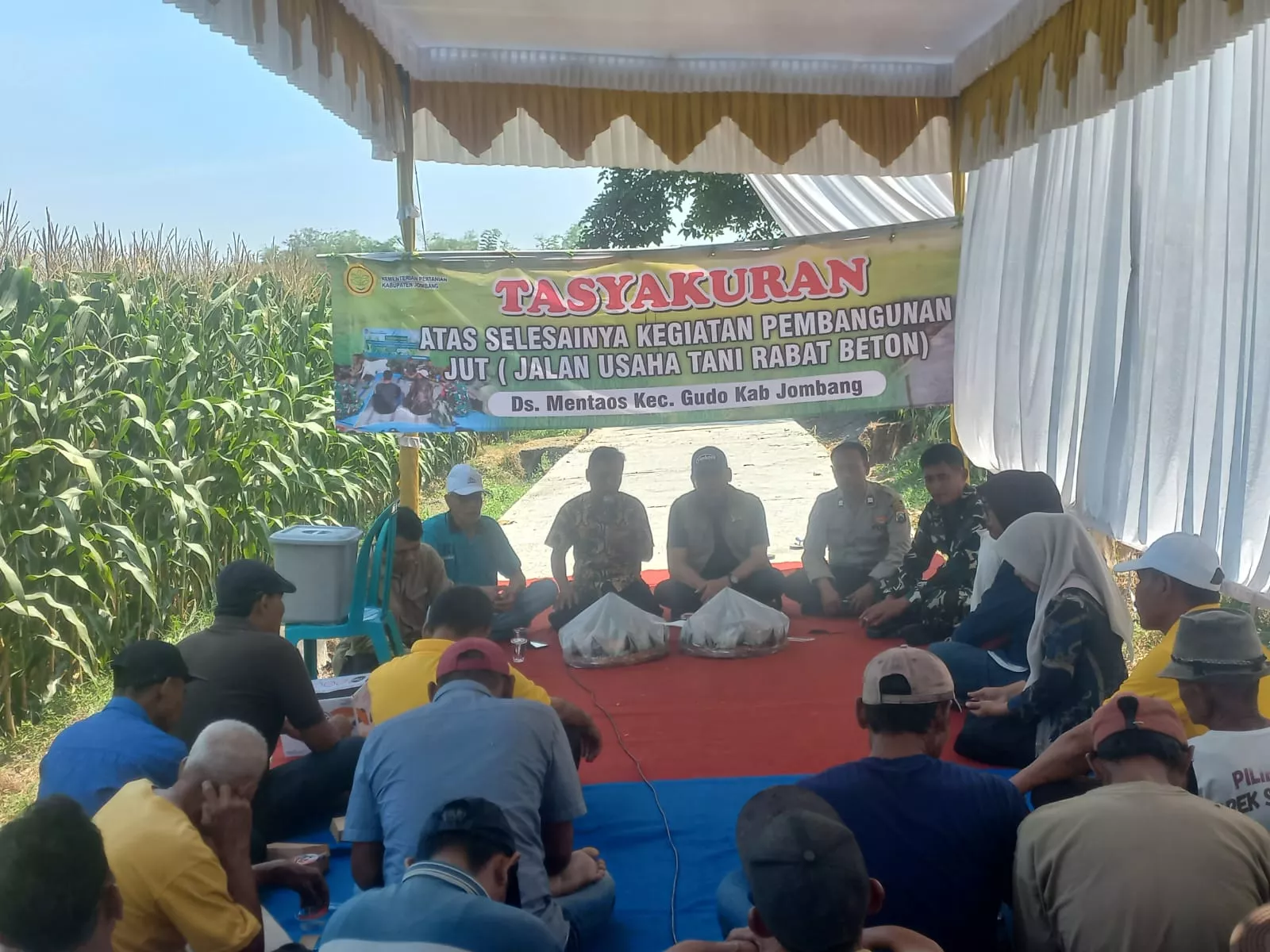 Jembatan Desa Mentaos Gudo Selesai, Babinsa dan Warga Gelar Tasyakuran