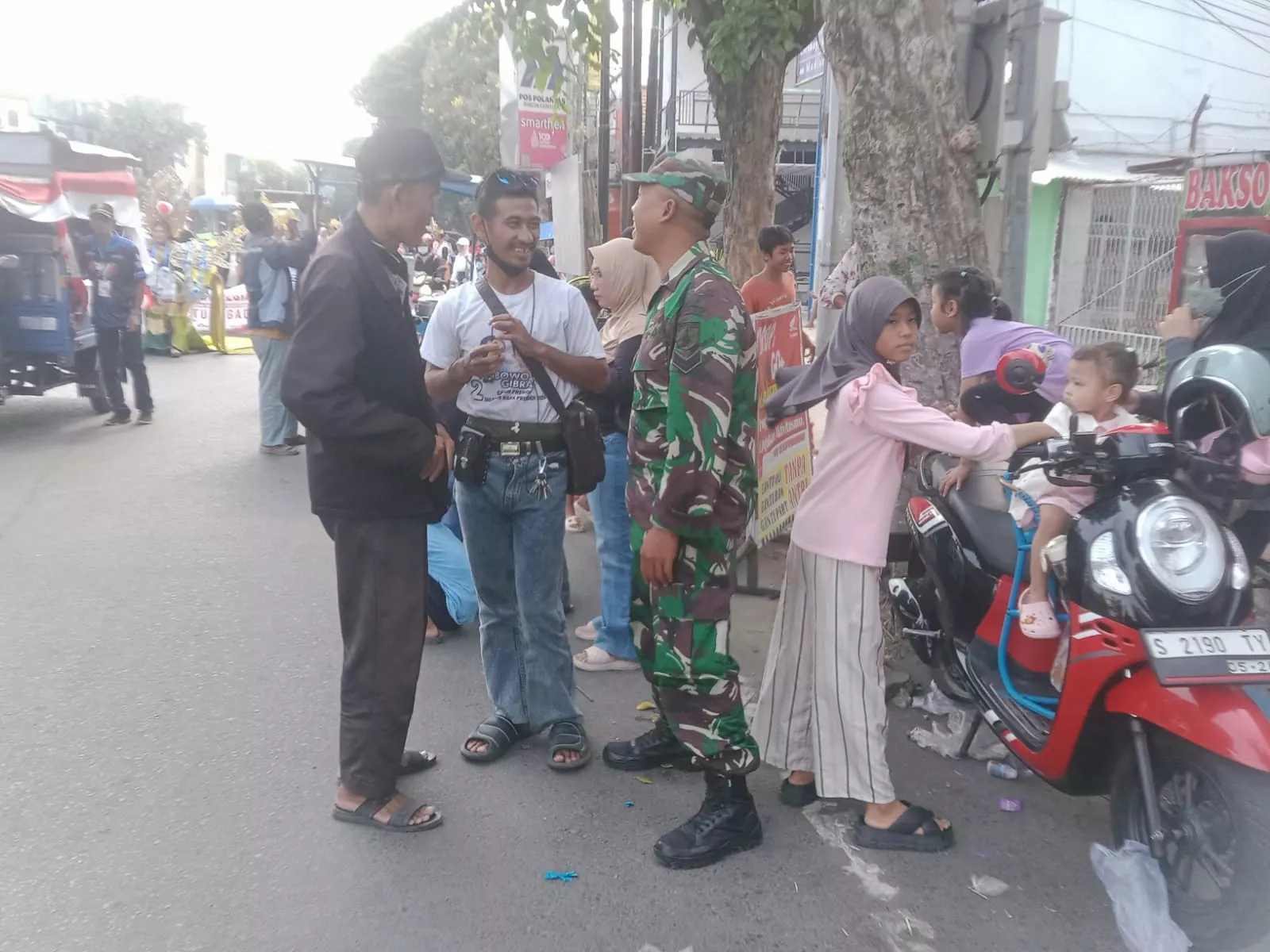 Babinsa Koramil Kota Jombang Gelar Komsos di Desa Plosogeneng