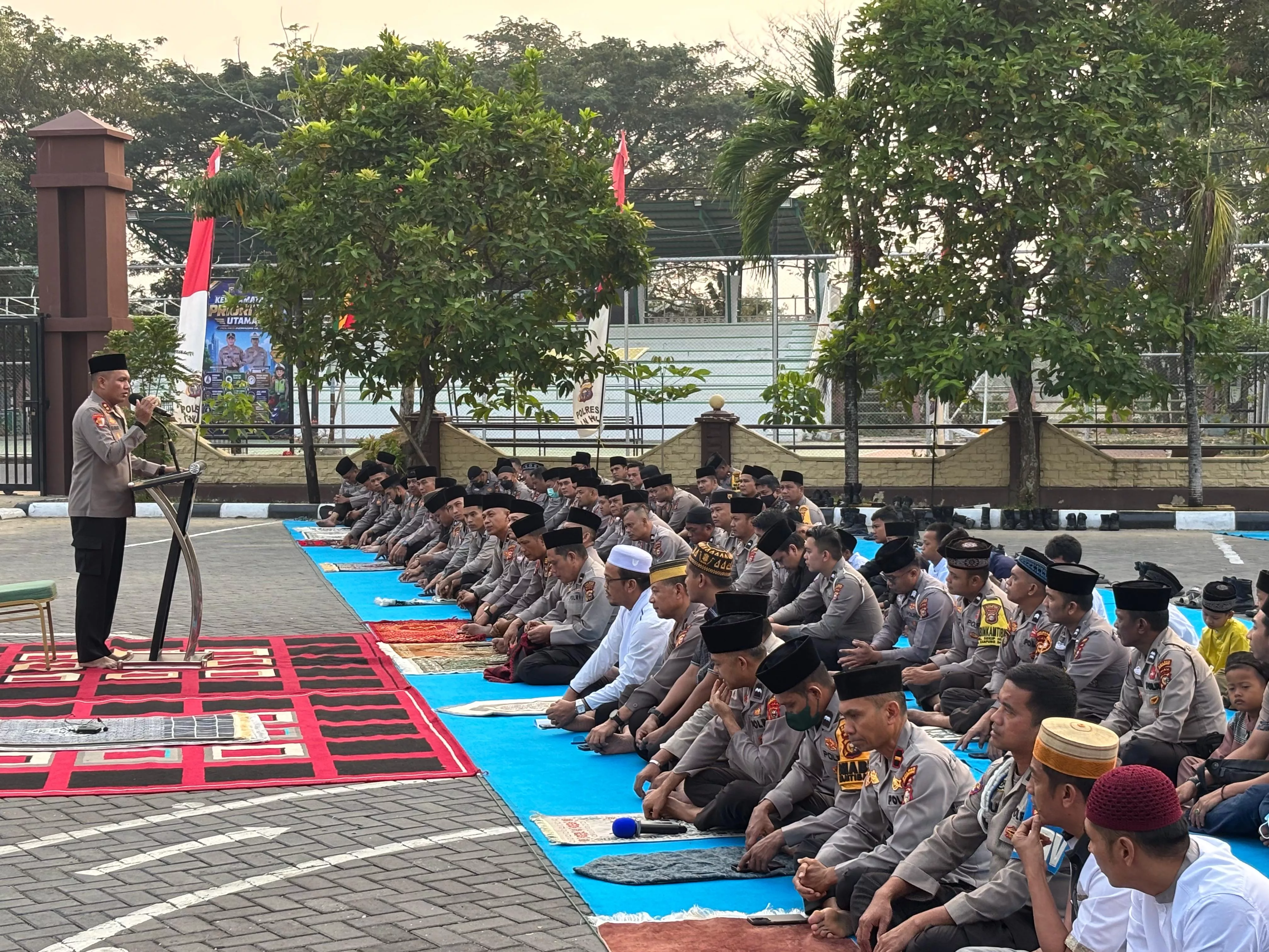 Polres Inhu Gelar Salat Istisqa Minta Hujan Atasi Kabut Asap Karhutla