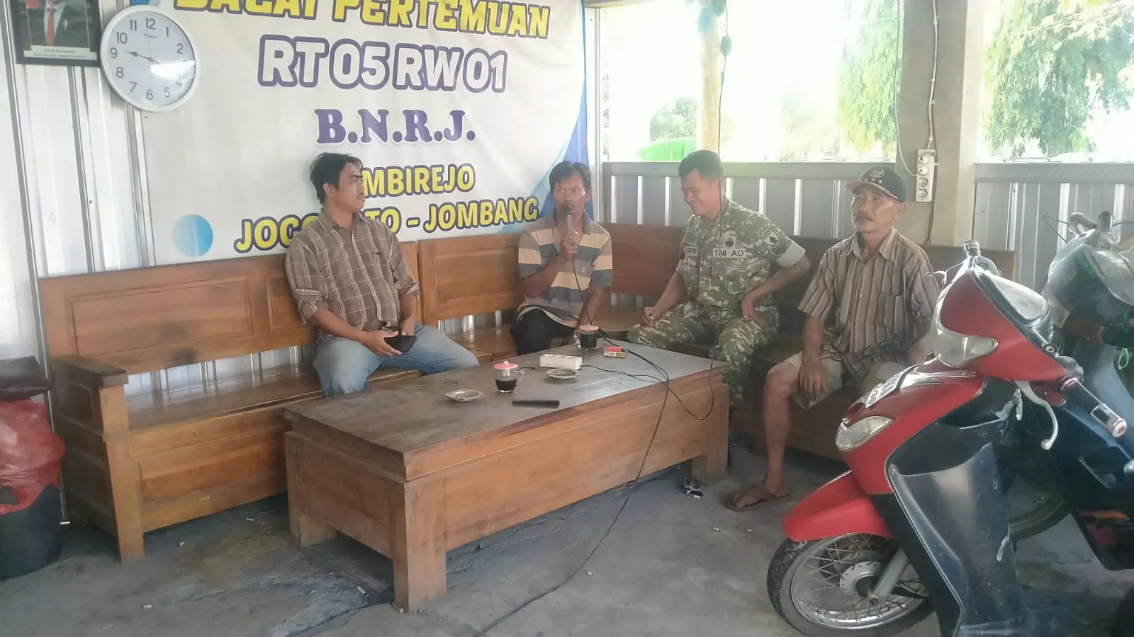 Babinsa Koramil Jogoroto Intensifkan Komsos dengan Warga Sukosari