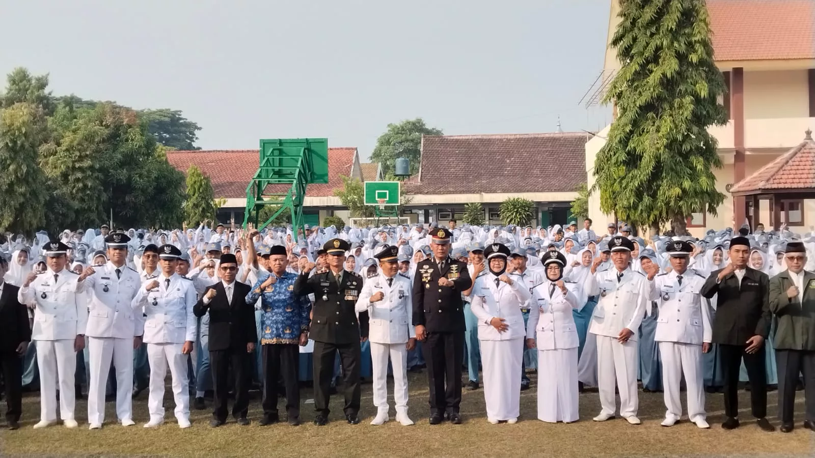 Anggota Koramil Kota Jombang Tampil sebagai Petugas Upacara HUT RI ke-81