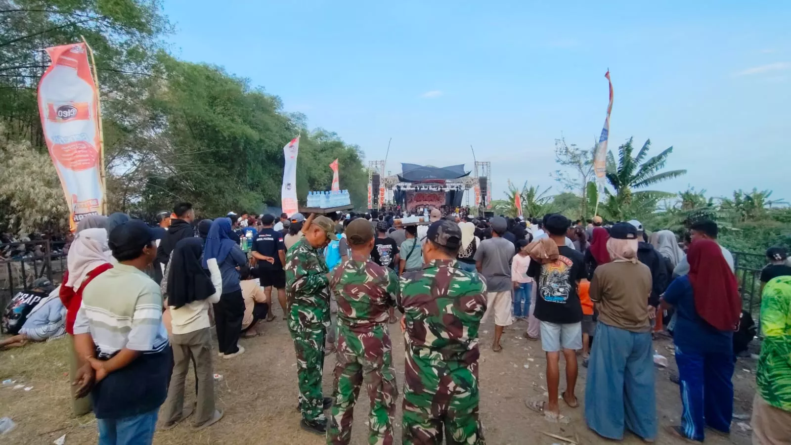Koramil Tembelang Amankan Seni Kuda Lumping di Kedungotok