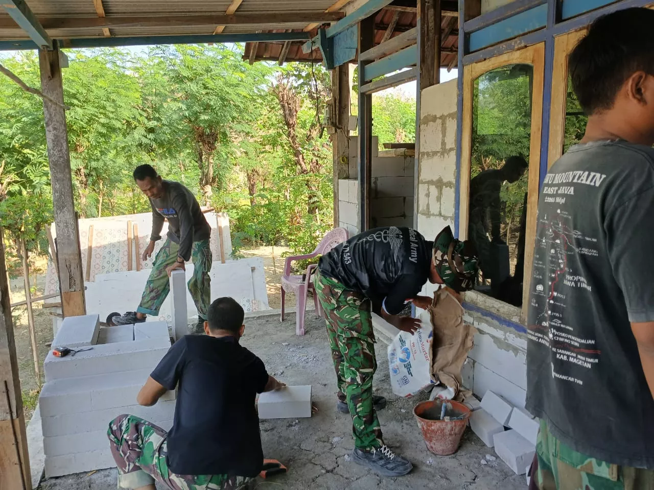 TMMD ke-130 Kodim Jombang Rehab Rumah Tidak Layak Huni di Desa Klitih
